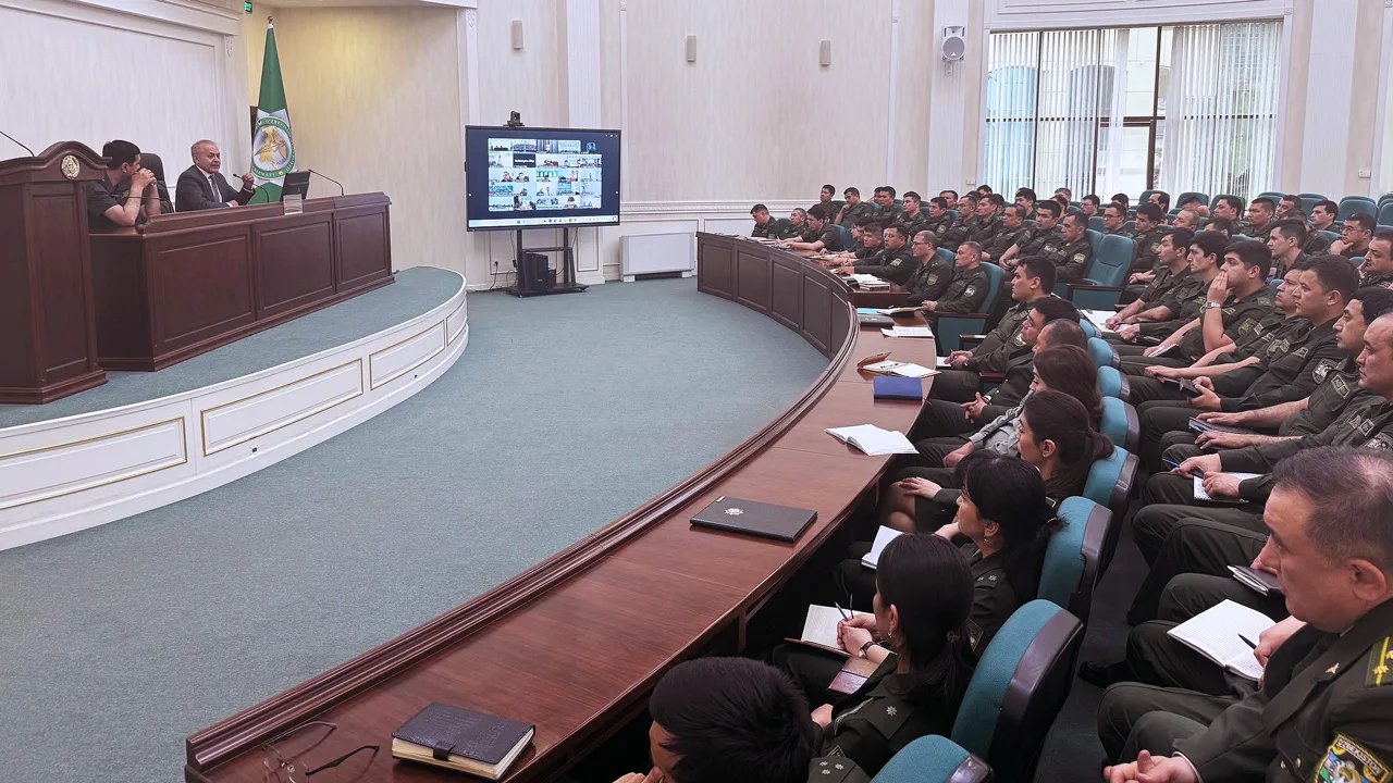 Bojxona xodimlari bilan “Oʻzbekiston – 2030” strategiyasi boʻyicha fikr almashildi